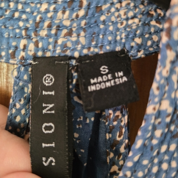 Blue and White Patterned Dress - Picture 2 of 4